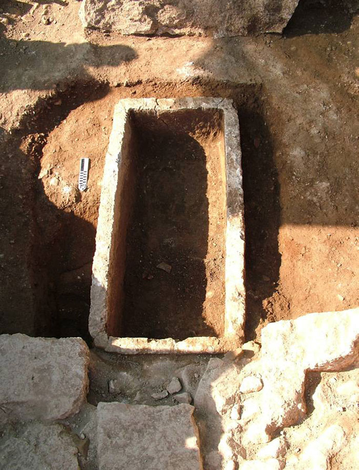 A 2,800-year-old tomb with the remains of a possibly wealthy individual inside, has been discovered in the ancient city of Corinth in Greece. Credit: Photo courtesy American School of Classical Studies
