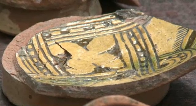 More coins and pottery have been found in the rescue excavations of the property in Sozopol’s Old Town. Photo: TV grab from News7